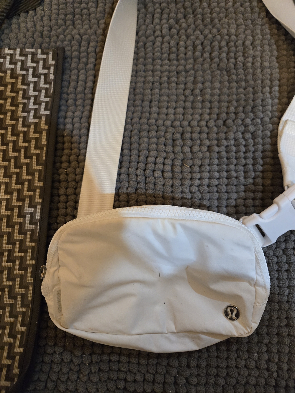 (35)lululemon athletica White Crossbody Bag with Gray Patterned Tote - Picture 3 of 5